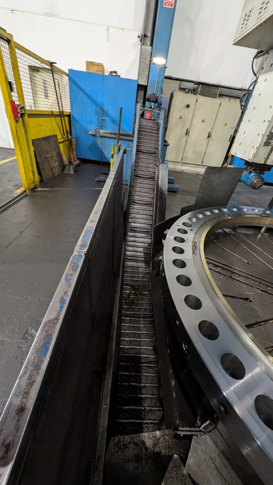 CNC Vertical Turning Lathe SCHIESS TVMF320-3000 with C-Axis view 2