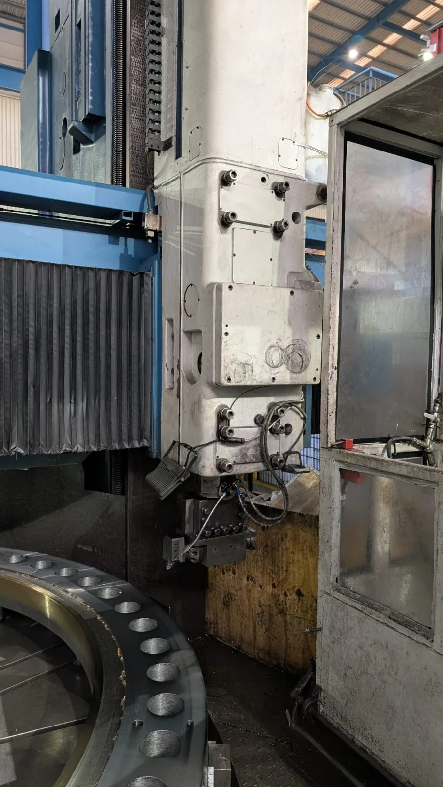 CNC Vertical Turning Lathe SCHIESS TVMF320-3000 with C-Axis view 6