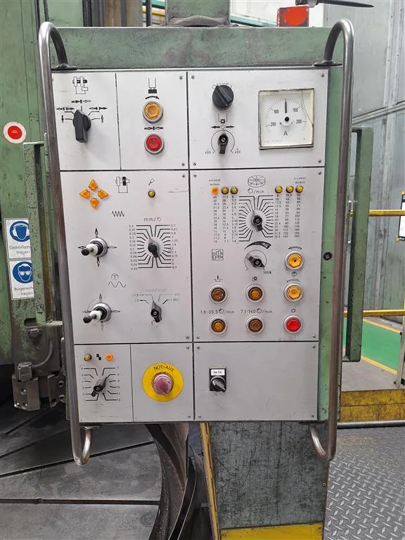 VERTICAL TURNING LATHE – SCHIESS view 5