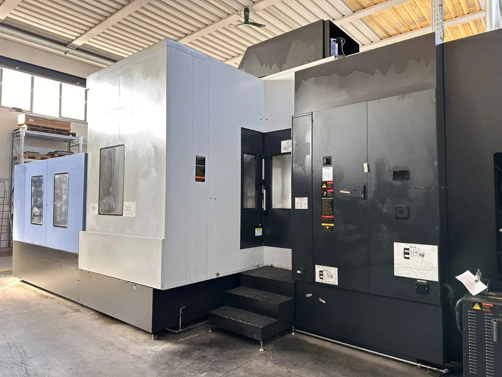 DOOSAN HM 1250 TWIN PALLET HORIZONTAL MACHINING CENTRE view 3