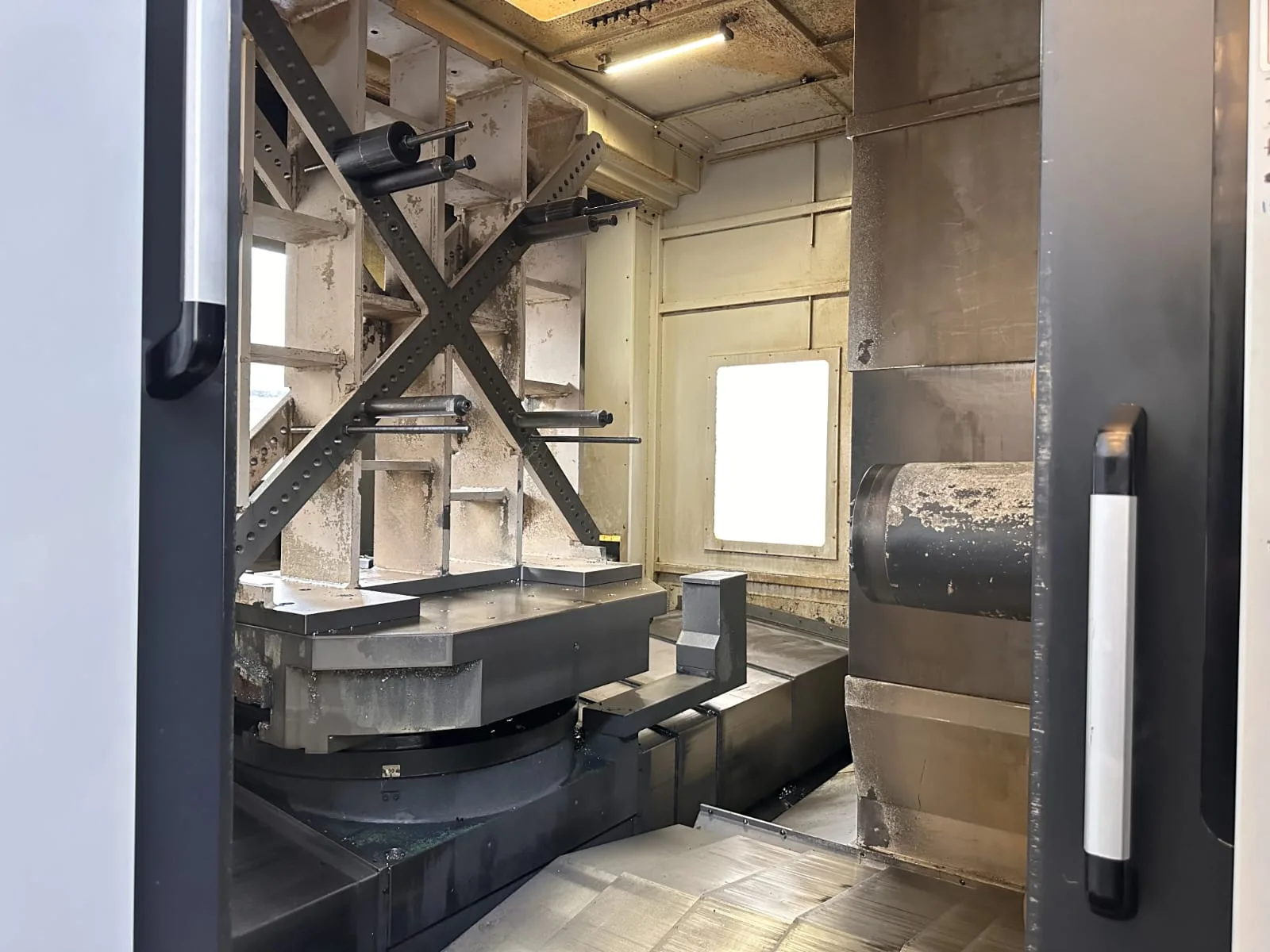 DOOSAN HM 1250 TWIN PALLET HORIZONTAL MACHINING CENTRE view 6