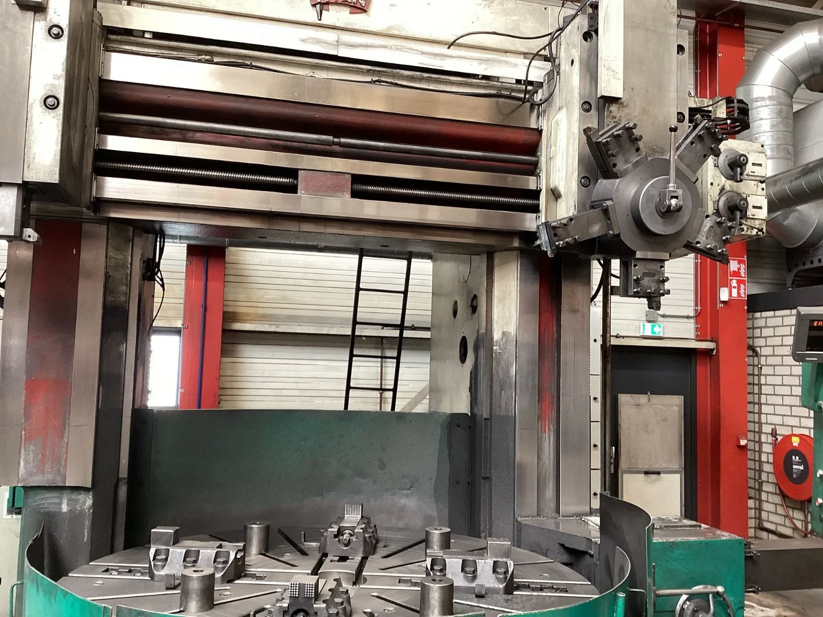 CNC Vertical Turret Lathe TITAN SC2000 view 2