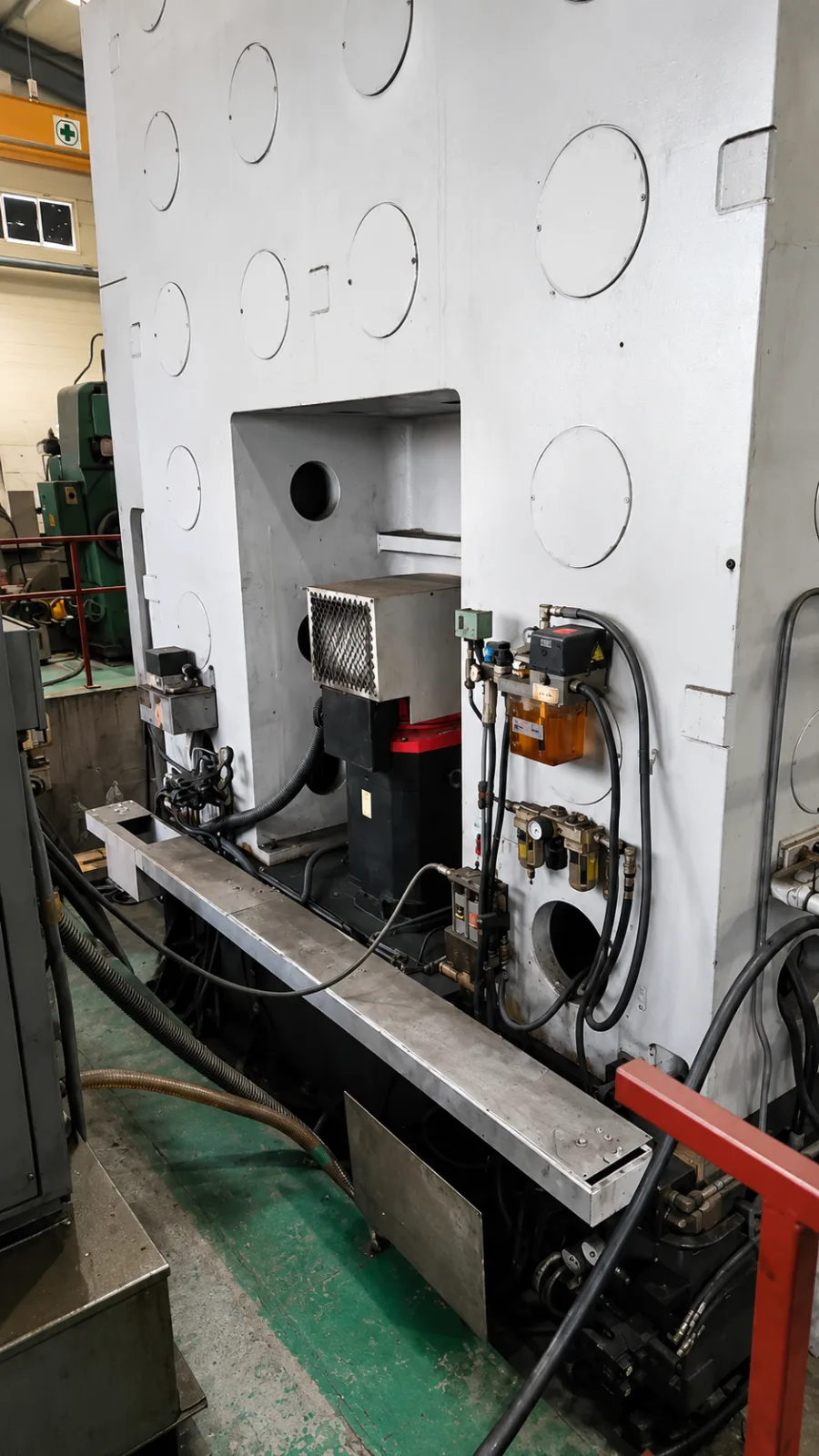 CNC Vertical Turning & Milling Center Hankook VTC-200E view 4