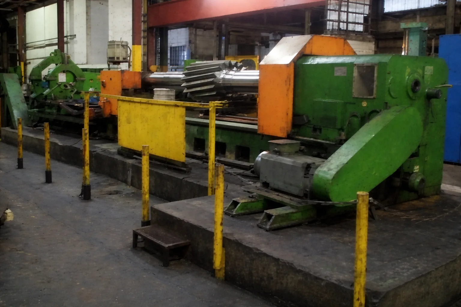 UPETROM Heavy-Duty CNC Lathe SN 1400 view 4