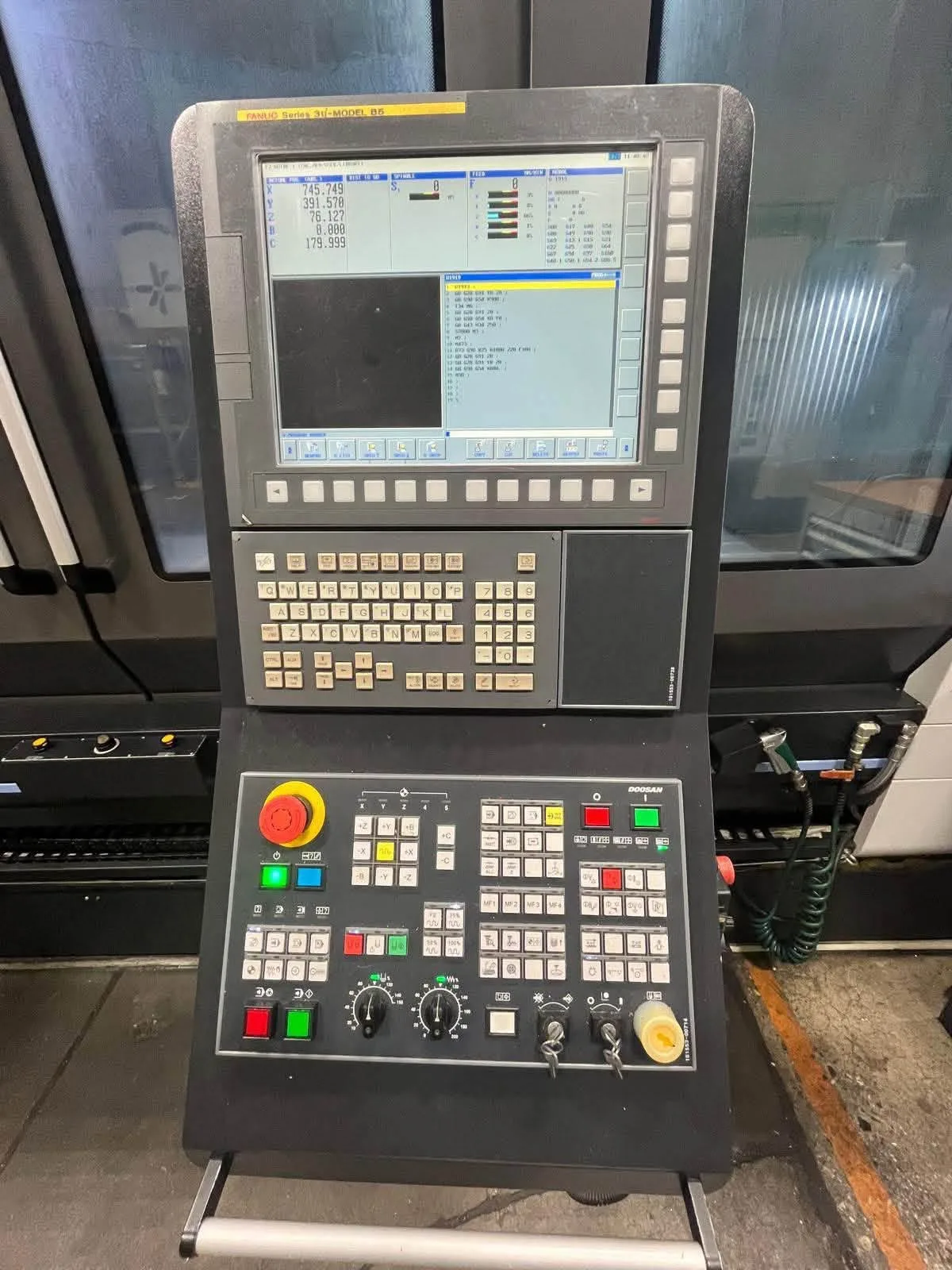 5-Axis Machining Center DOOSAN  VCF 850LSR view 3