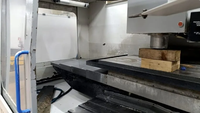 Vertical Machining Center – HAAS-MIKRON VCE.1600 view 3