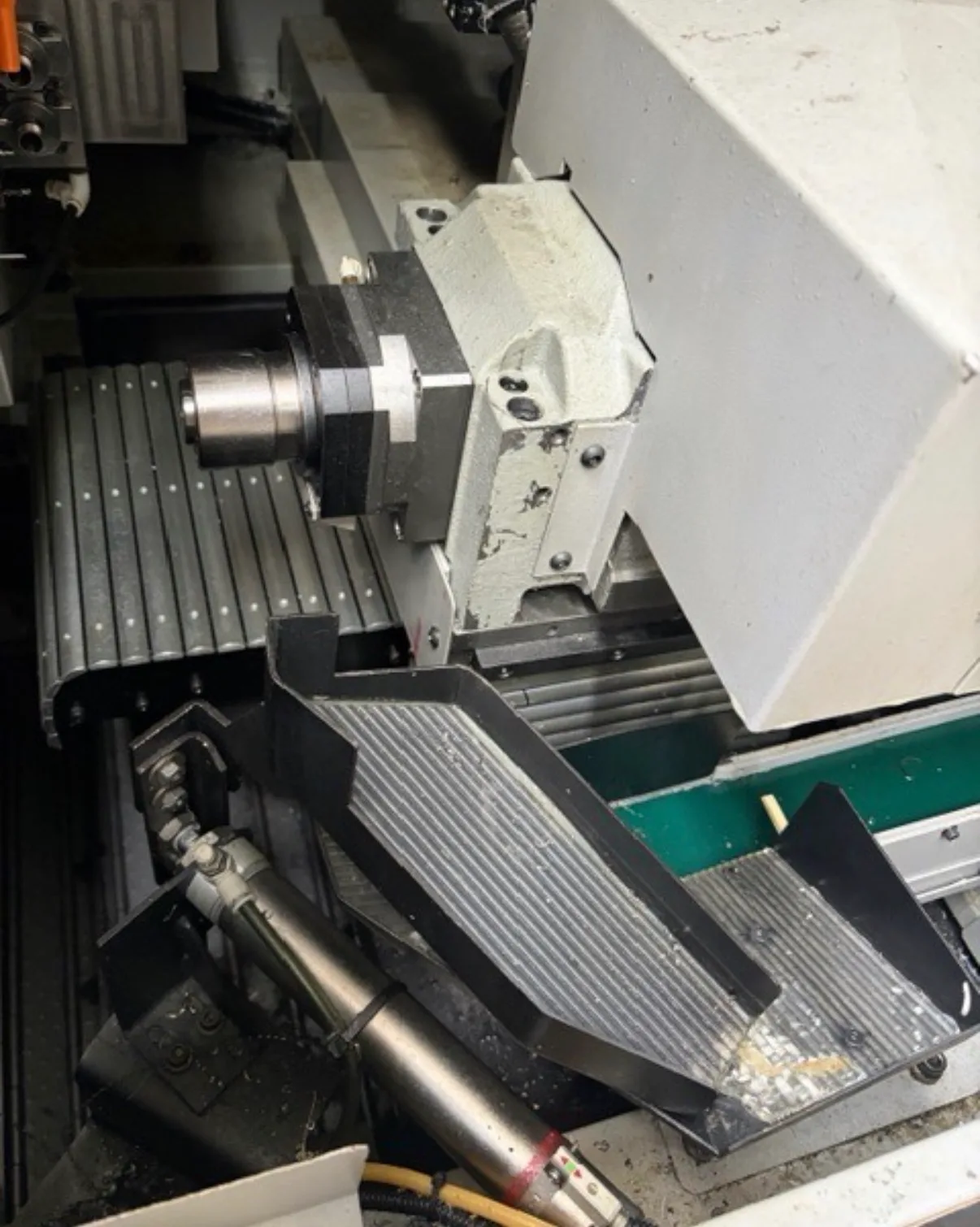 CNC Sliding Headstock Lathe TSUGAMI BO206E-III view 3