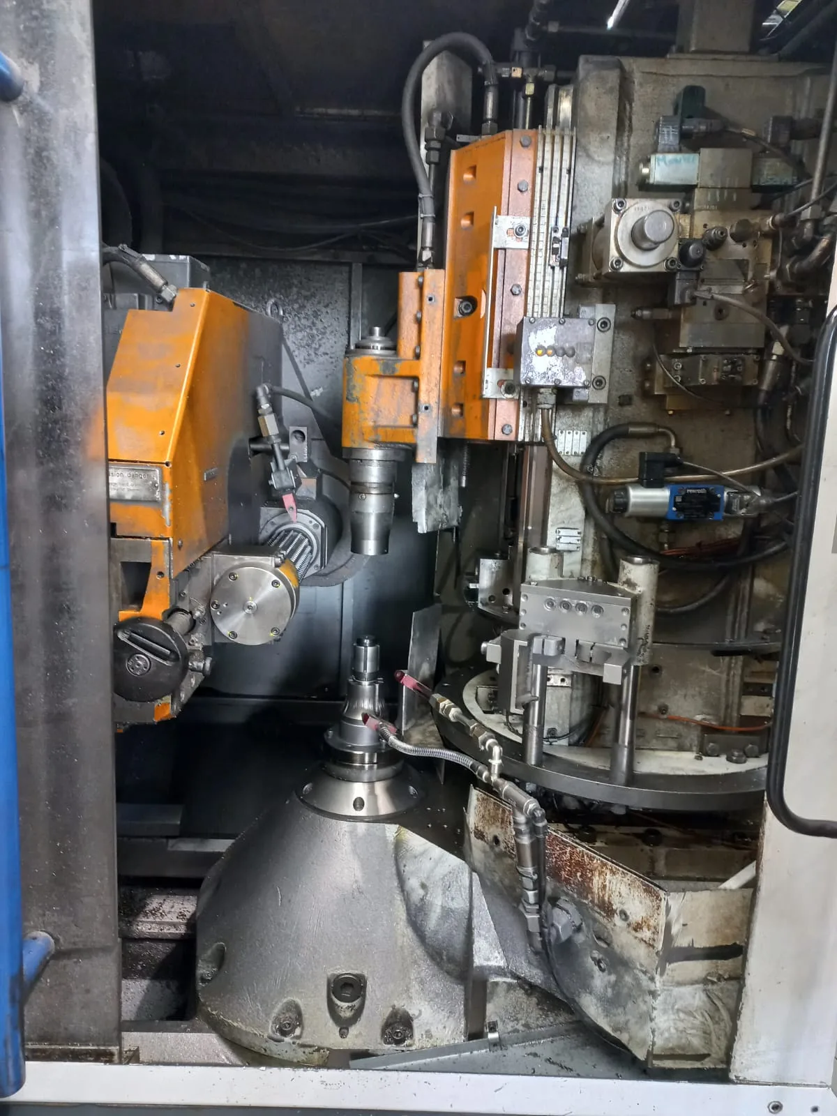 CNC Gear Hobber LC 82 view 2
