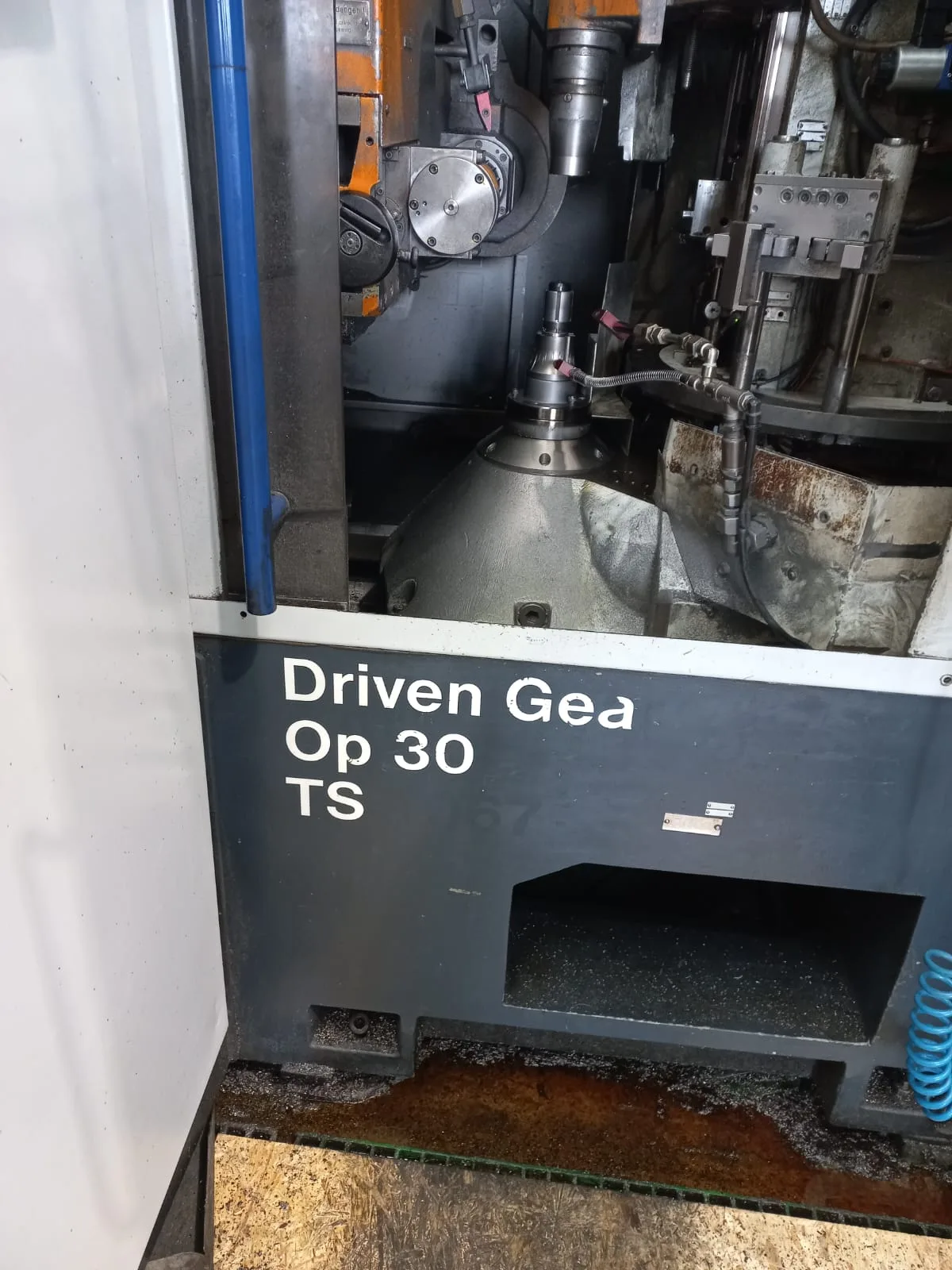CNC Gear Hobber LC 82 view 3