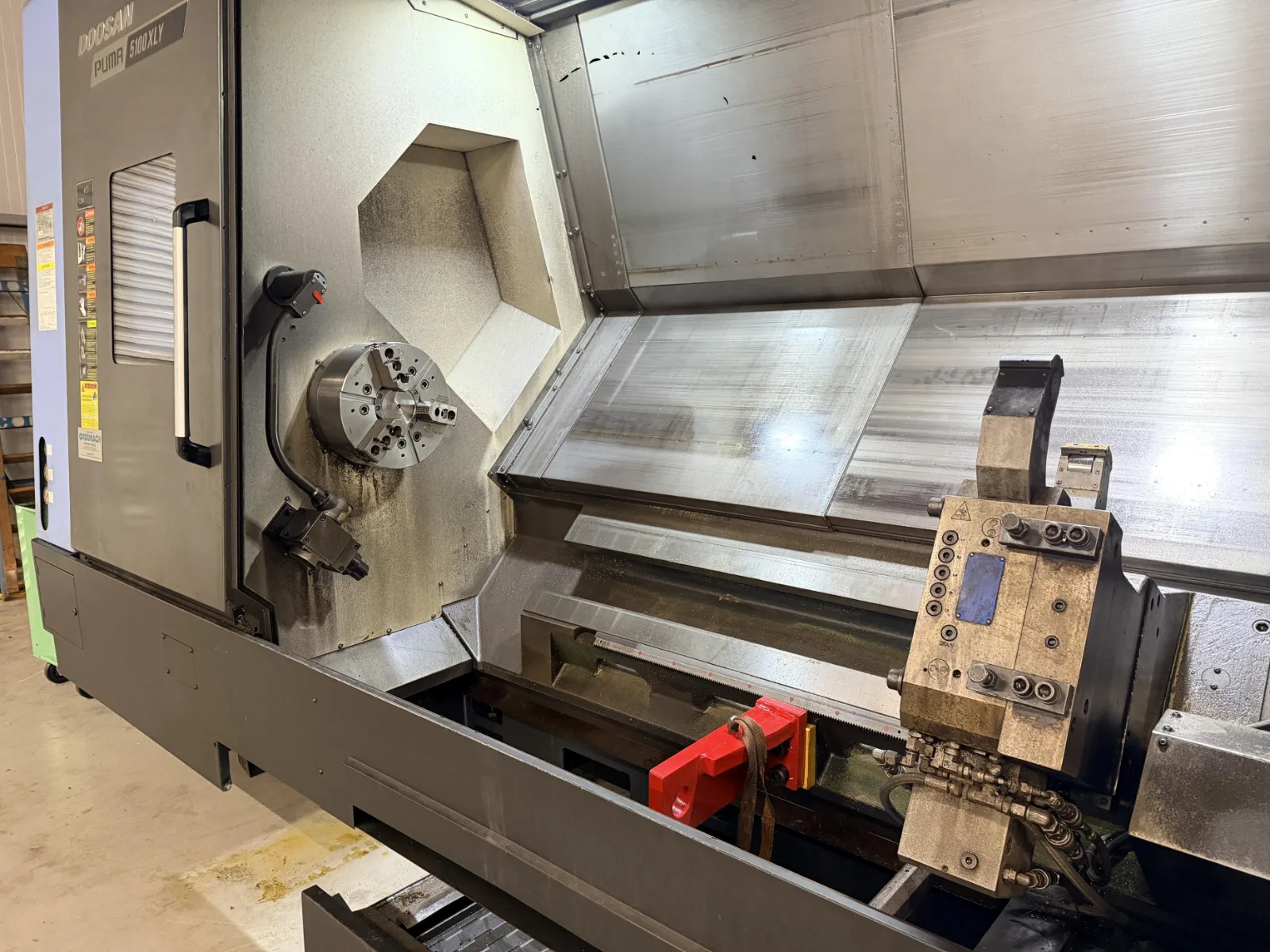 CNC Lathe with Milling Doosan Puma 5100XLY view 2