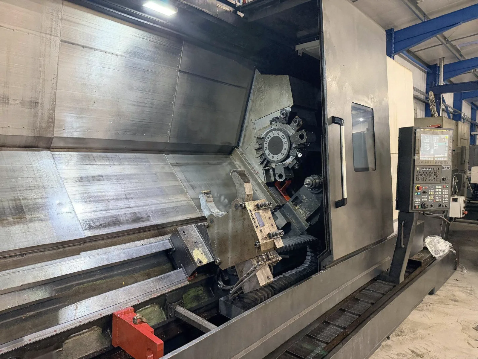 CNC Lathe with Milling Doosan Puma 5100XLY view 5
