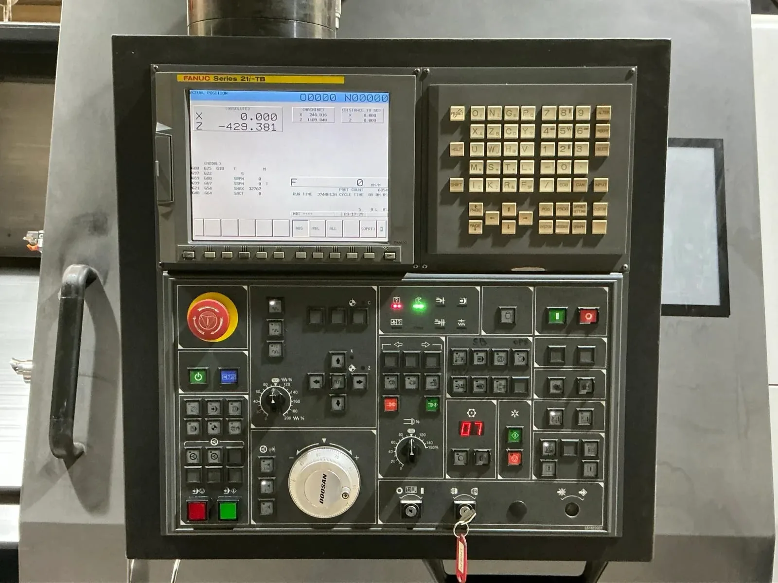 CNC Slant Bed Turning Lathe  Doosan Puma 400LB view 5