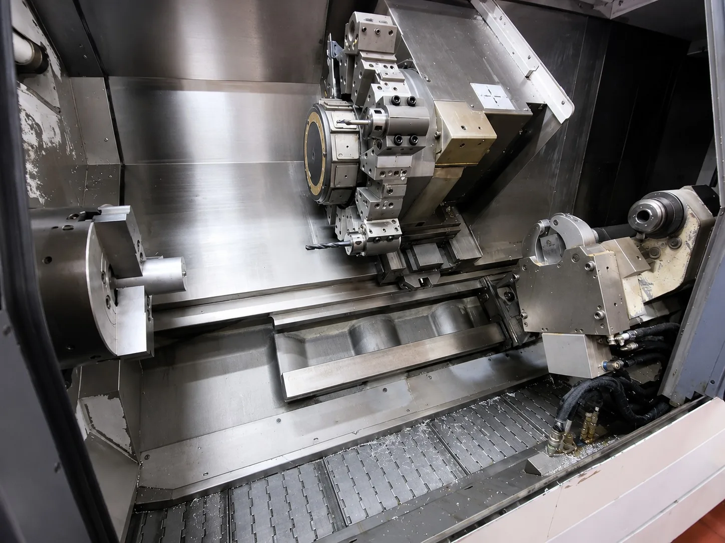 CNC TURNING & MILLING CENTER Mori Seiki SL 303 view 2