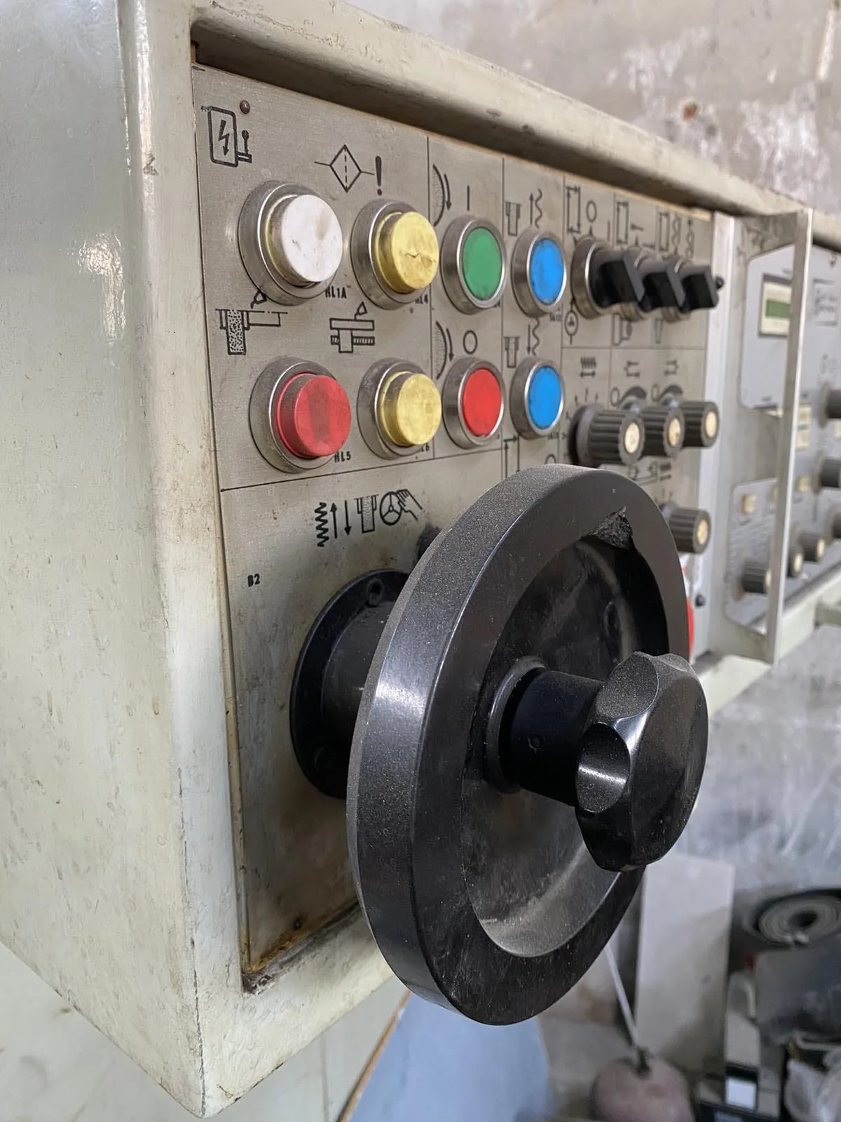 Cylindrical Grinder TOS BUB 40/2000 view 2