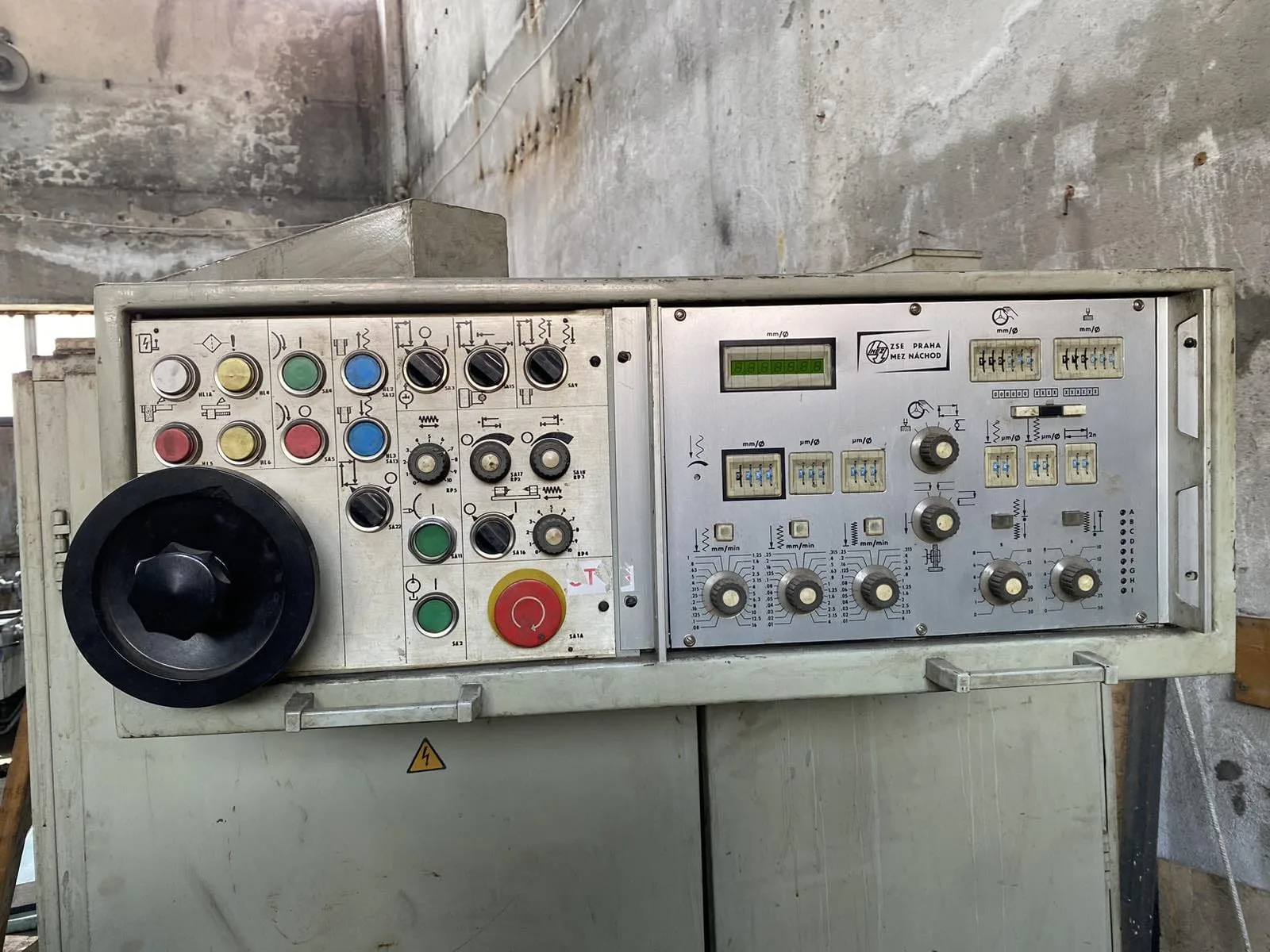 Cylindrical Grinder TOS BUB 40/2000 view 3