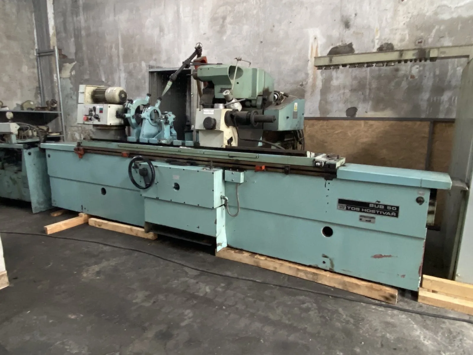 Cylindrical Grinder TOS BUB 40/2000 view 4