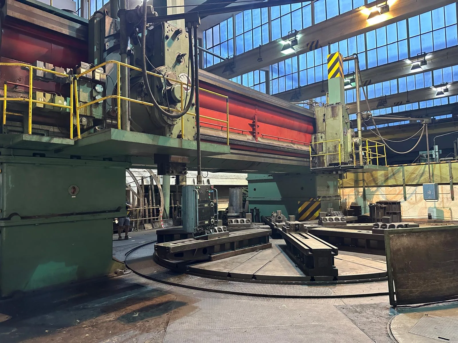 HUGE VERTICAL TURNING LATHE SK-125 view 2