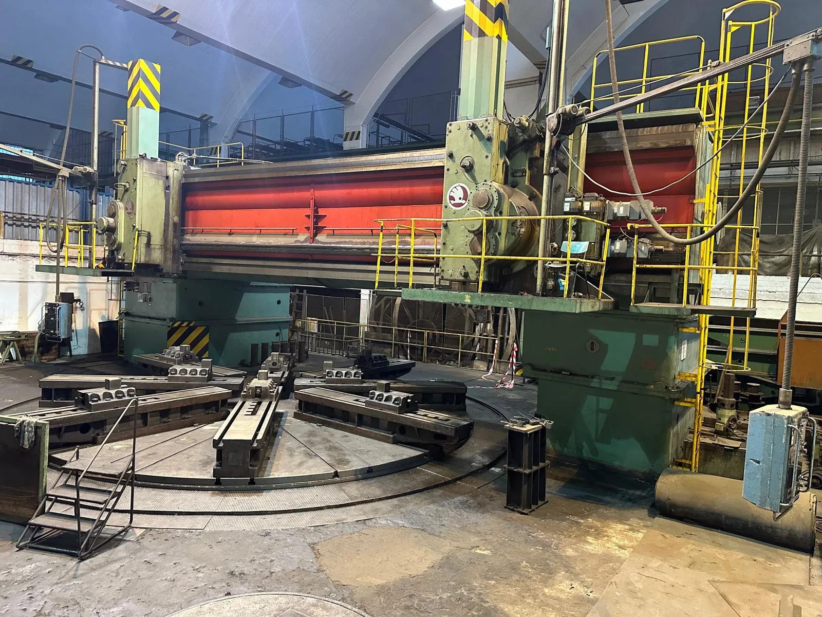HUGE VERTICAL TURNING LATHE SK-125