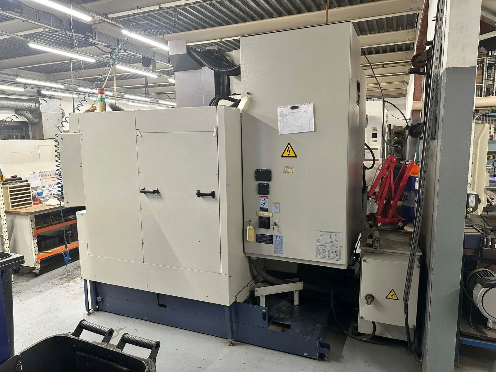 Vertical Machining Center SV-503B/40 view 2