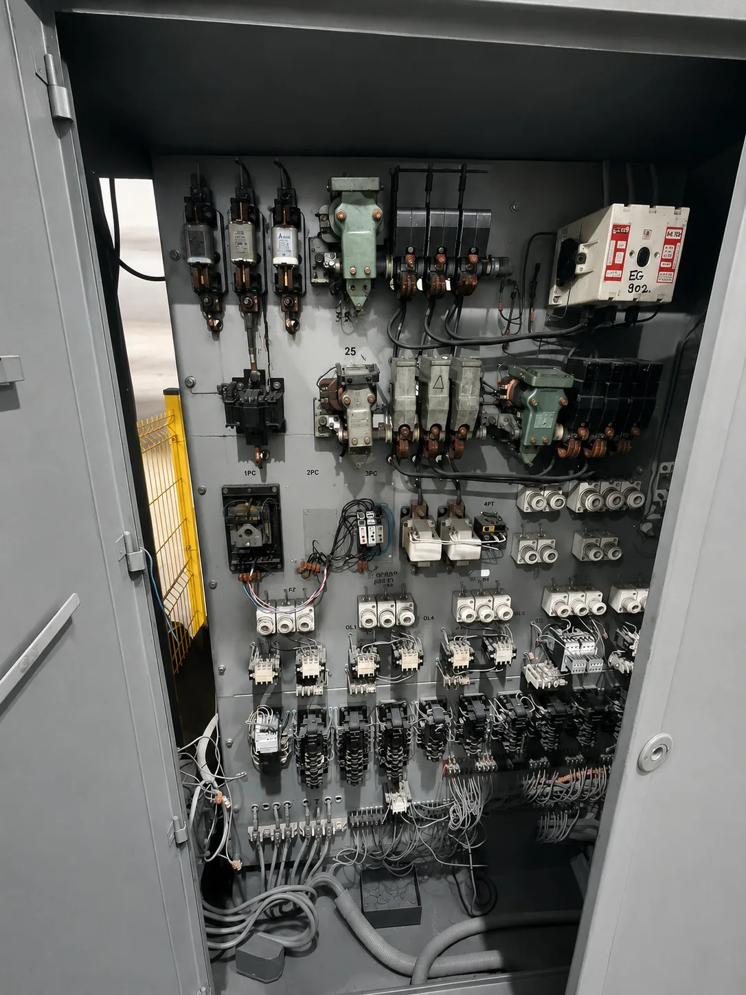 Vertical Turning Lathe KCF-200 view 2