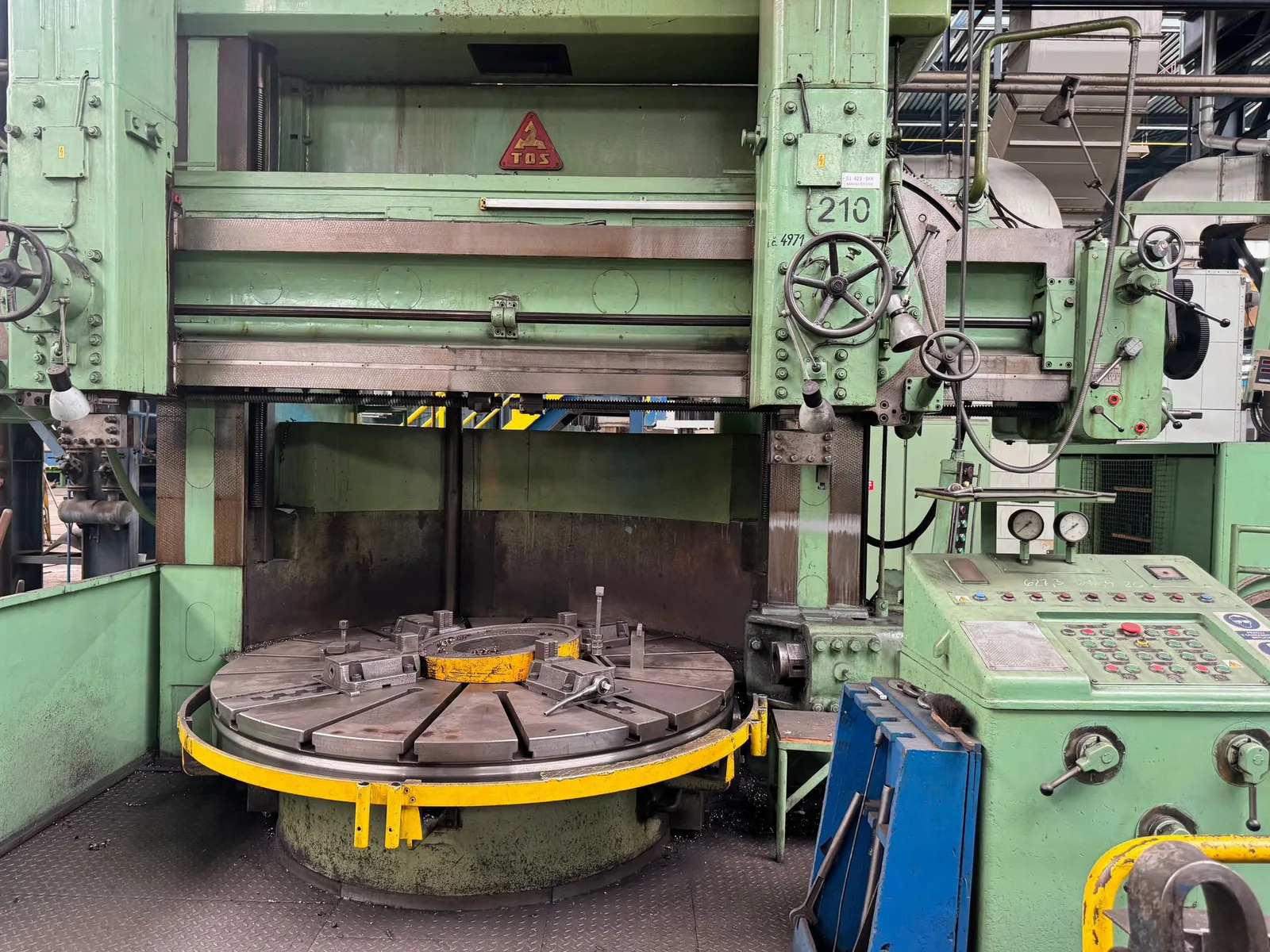 VERTICAL TURNING LATHE – TOS SK-25 view 2